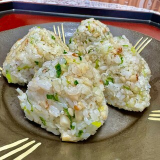 お弁当･夜食に!しらすと青ネギとちくわの☆おにぎり